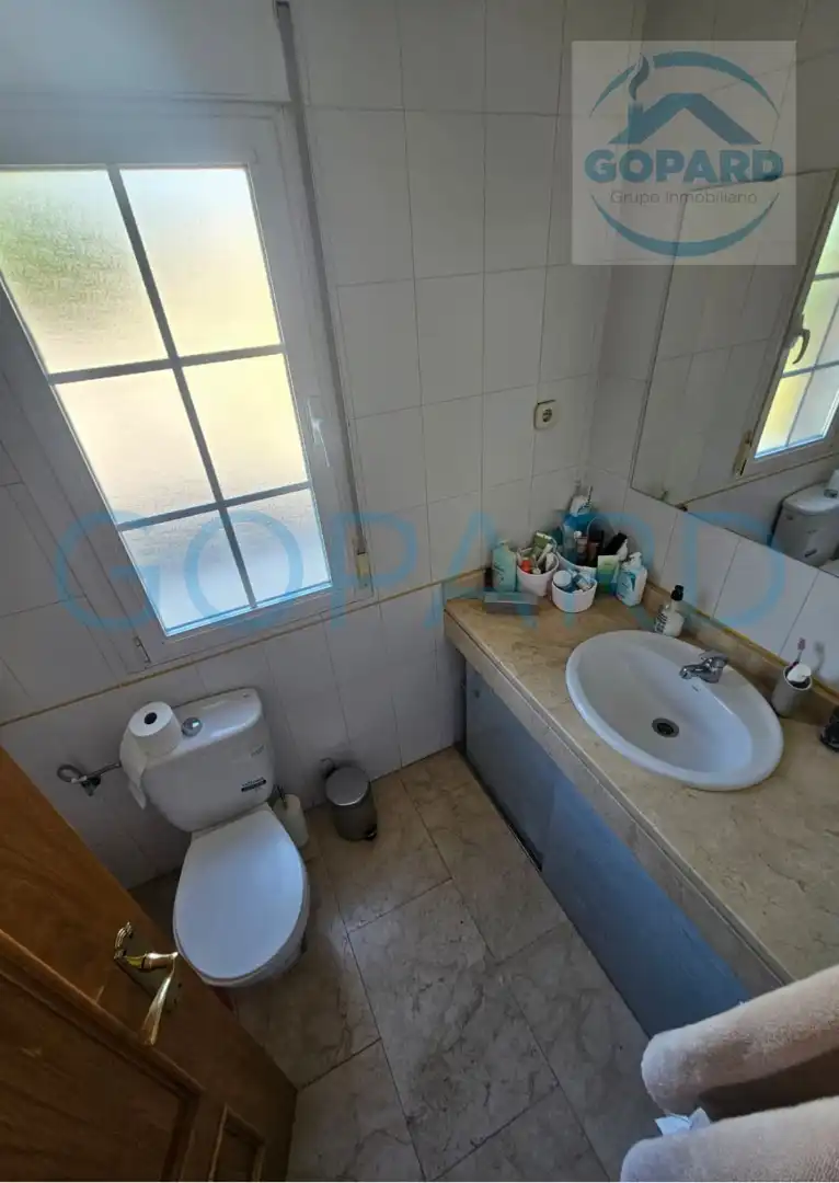 Baño de Casa adosada de alquiler en Villanueva de la Cañada con Calefacción, Jardín privado y Parquet