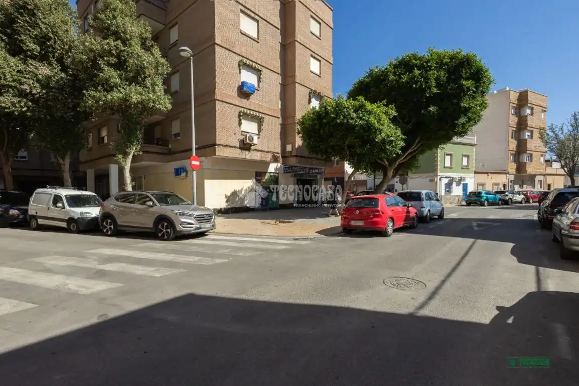 Vista exterior de Piso en venta en Almería