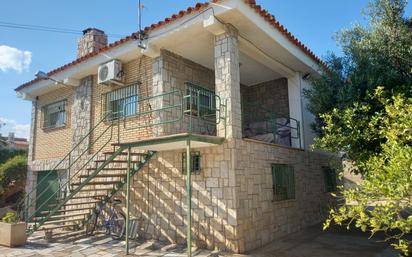 Exterior view of House or chalet for sale in La Pobla de Vallbona  with Terrace, Swimming Pool and Balcony