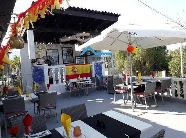 Local comercial en Alquiler en Pueblo - Urbanizaciones