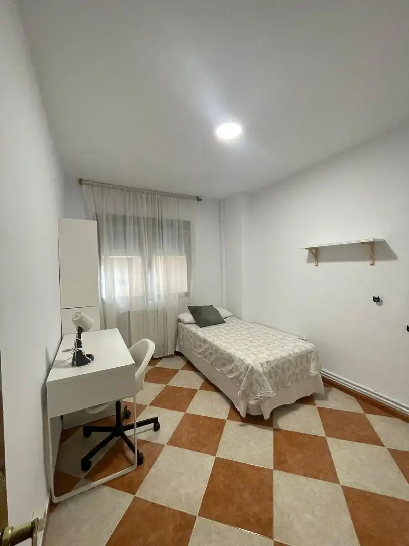 Dormitori de Pis de lloguer en Granada amb Aire condicionat, Calefacció i Moblat