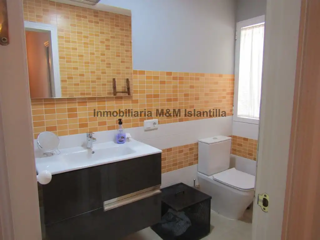 Baño de Casa adosada en venta en Islantilla con Jardín privado, Terraza y Amueblado