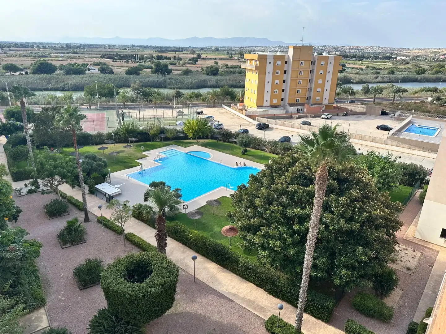 Pis amb piscina en venda a avenida del puerto 33