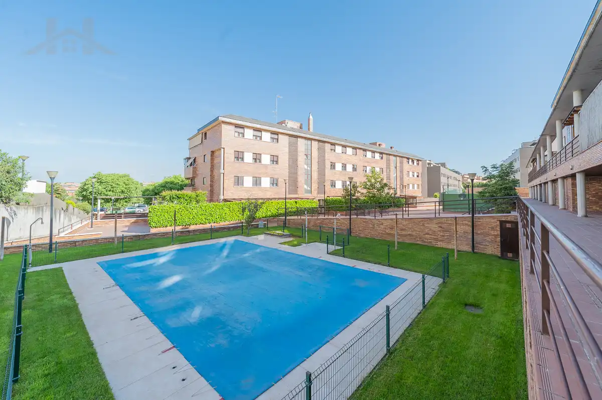 Piscina de Ático en venta en Arroyomolinos (Madrid) con Aire acondicionado, Calefacción y Jardín privado