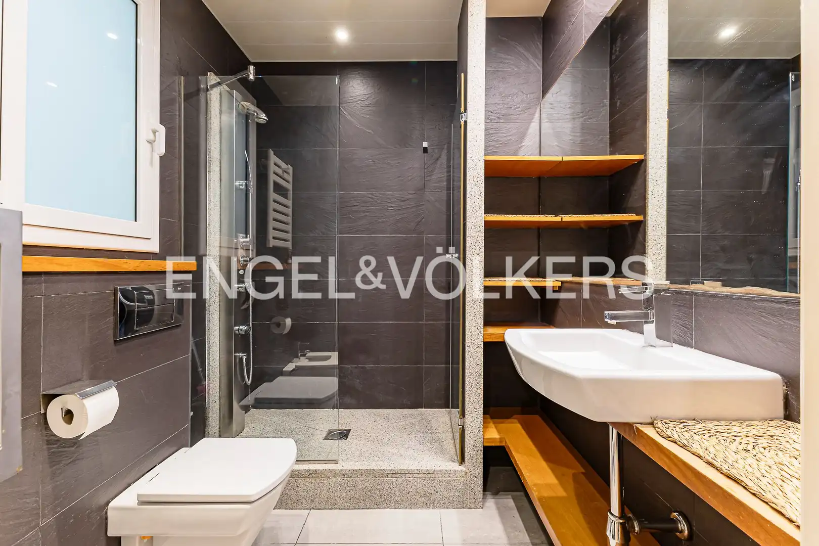 Baño de Piso de alquiler en Barcelona con Aire acondicionado, Calefacción y Amueblado