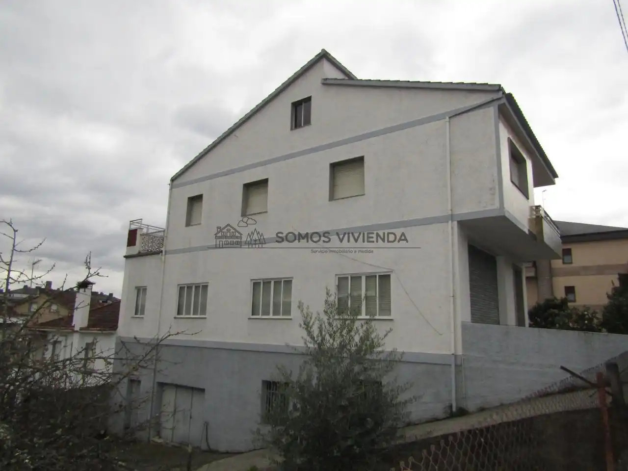 Vista exterior de Casa o xalet en venda en Ourense Capital  amb Calefacció, Jardí privat i Balcó