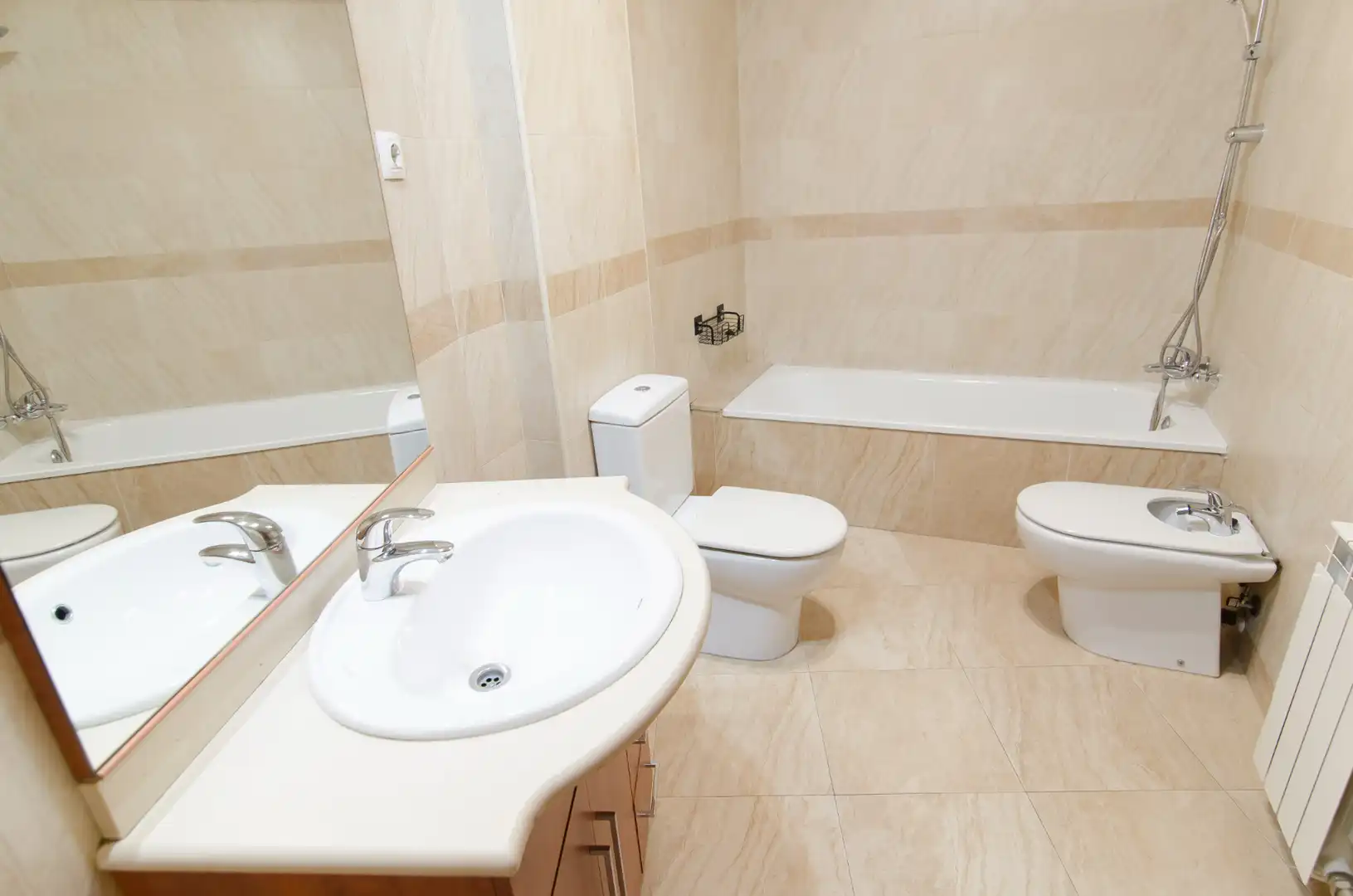 Bathroom of Flat for rent in Sallent  with Heating, Storage room and Oven