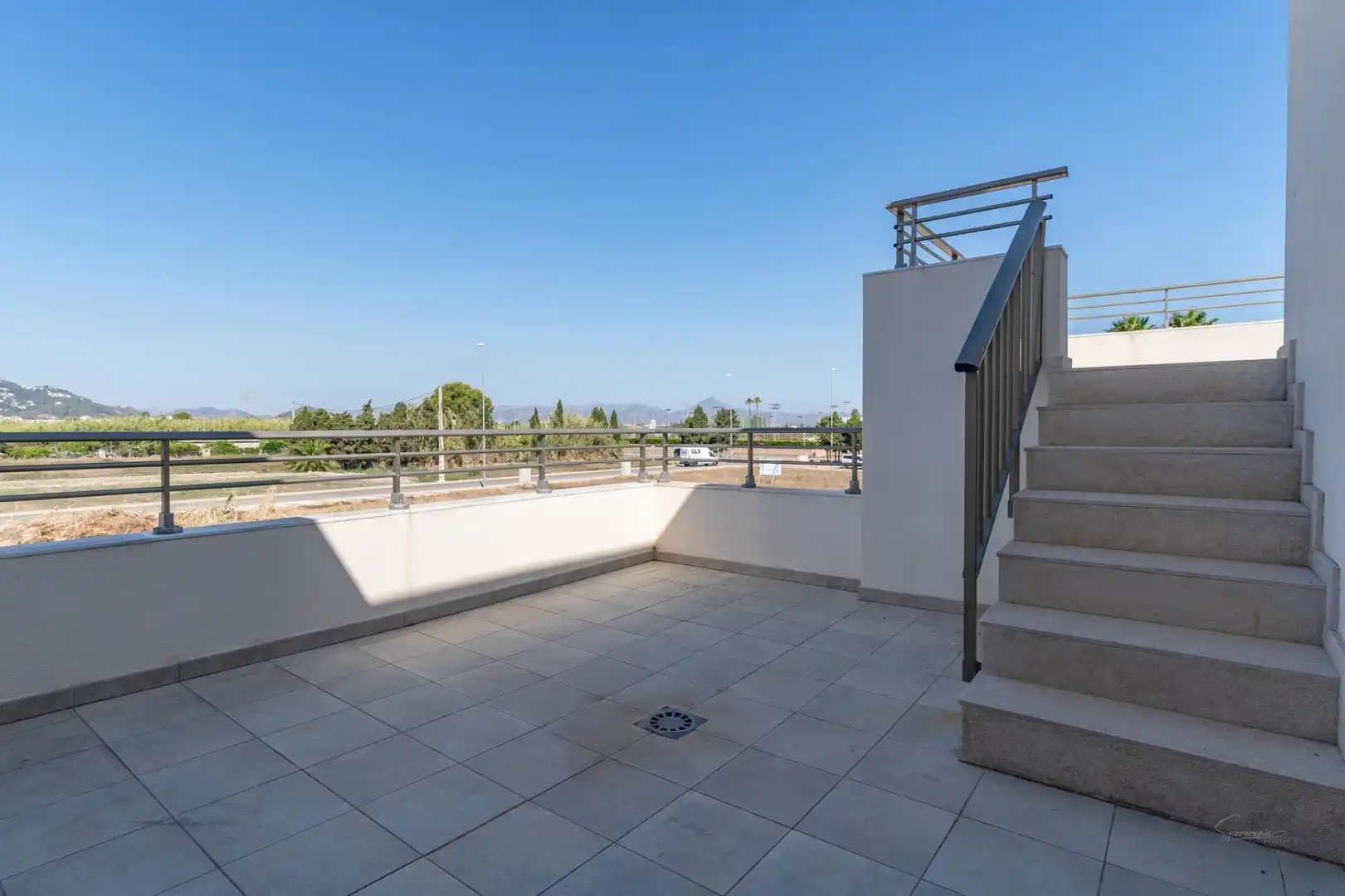Terrassa de Casa o xalet en venda en Oliva amb Aire condicionat, Jardí privat i Terrassa