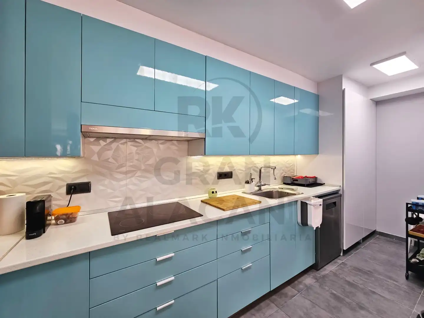 Cocina de Casa o chalet en venta en Santa Pola con Aire acondicionado, Calefacción y Jardín privado