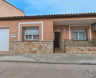 Exterior view of Single-family semi-detached for sale in Cebolla  with Air Conditioner, Heating and Private garden