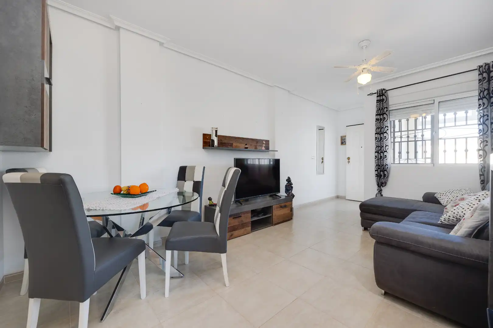 Sala d'estar de Pis en venda en Orihuela amb Aire condicionat, Jardí privat i Terrassa