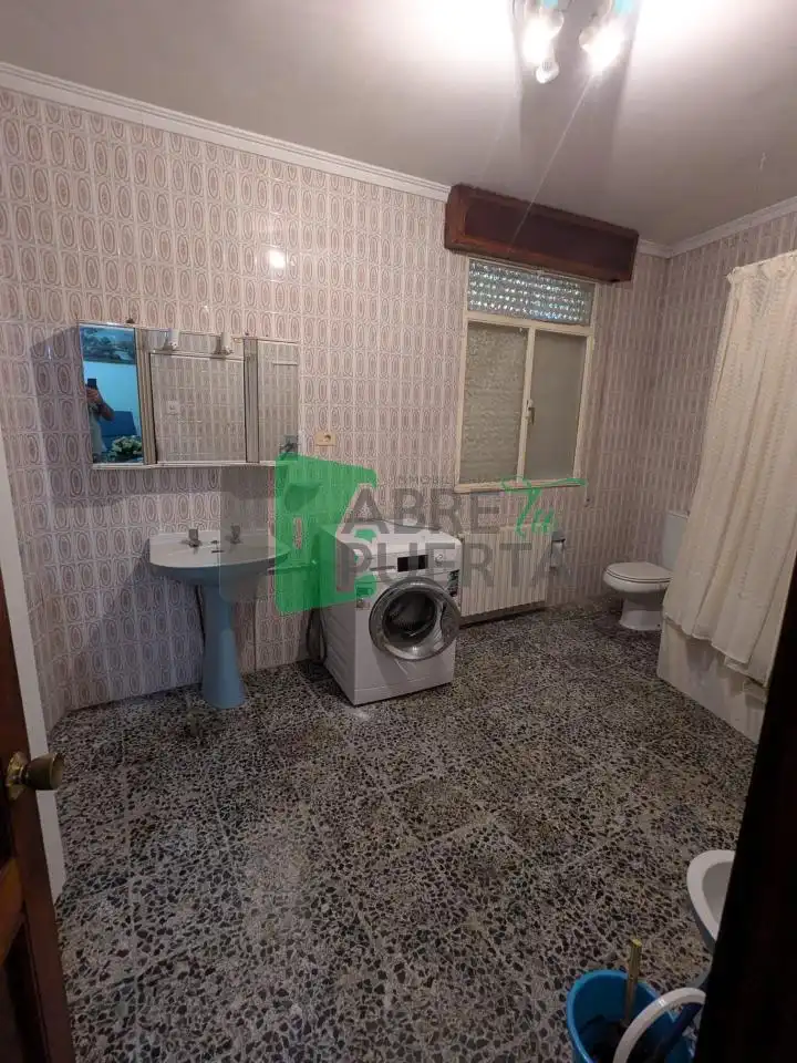 Bathroom of Houses for sale in Ourense Capital   with Heating, Private garden and Terrace