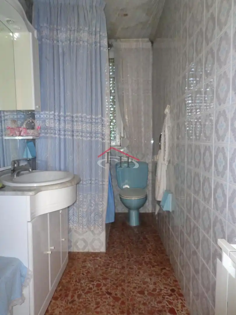 Bany de Casa o xalet en venda en León Capital  amb Calefacció i Jardí privat