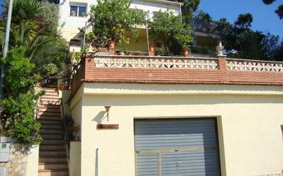 Vista exterior de Casa o xalet en venda en  Madrid Capital amb Calefacció, Jardí privat i Terrassa