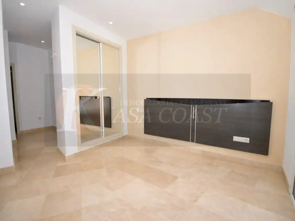 Attic for sale in Fuengirola  with Air Conditioner, Private garden and Terrace