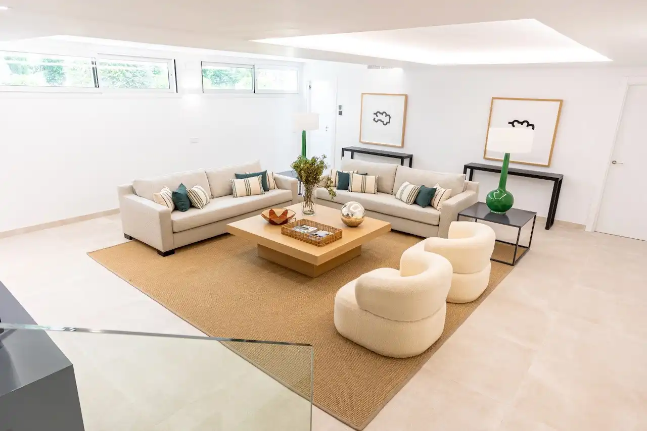 Sala d'estar de Casa o xalet en venda en Marbella amb Aire condicionat, Jardí privat i Terrassa