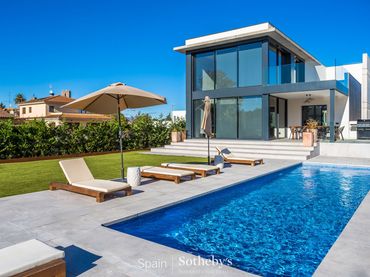 Casa con piscina en venta en Carrer dels Horts