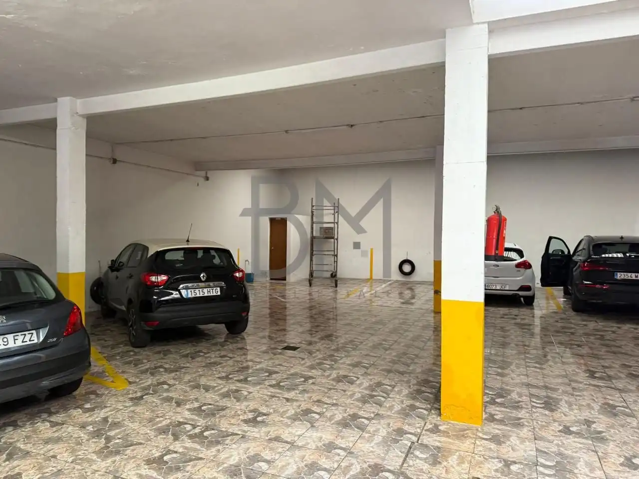 Parkplatz von Fabrikhallen zum Verkauf in Veredillas