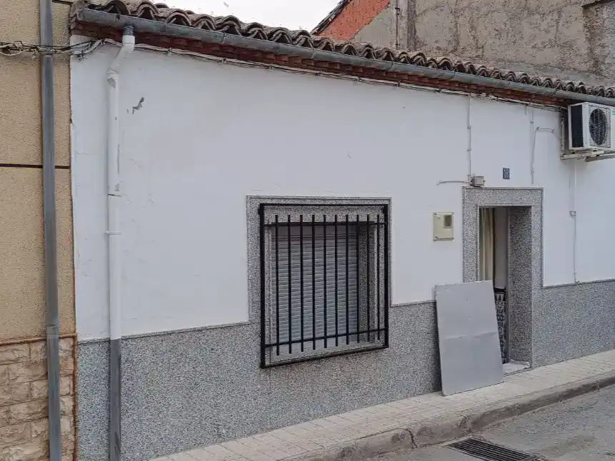 Vista exterior de Planta baixa en venda en Villanueva del Arzobispo amb Aire condicionat