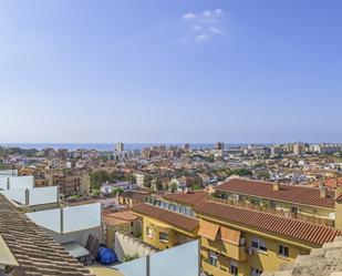 Vista exterior de Àtic en venda en Fuengirola amb Aire condicionat, Terrassa i Piscina