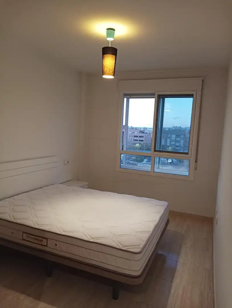Habitación de Apartamento de alquiler en Murcia con Calefacción, Trastero y Amueblado
