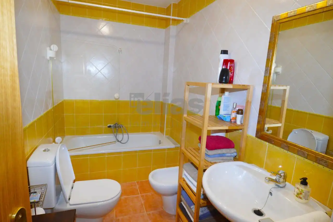 Baño de Piso en venta en Cee con Piscina, Amueblado y Balcón