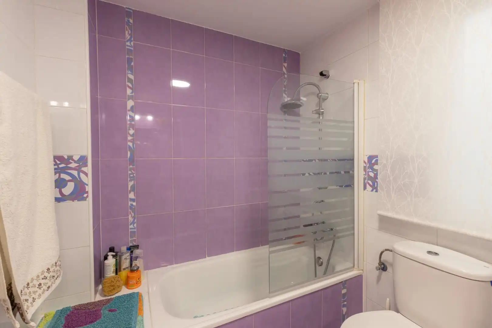 Bathroom of Flat for sale in Churriana de la Vega  with Air Conditioner, Terrace and Balcony