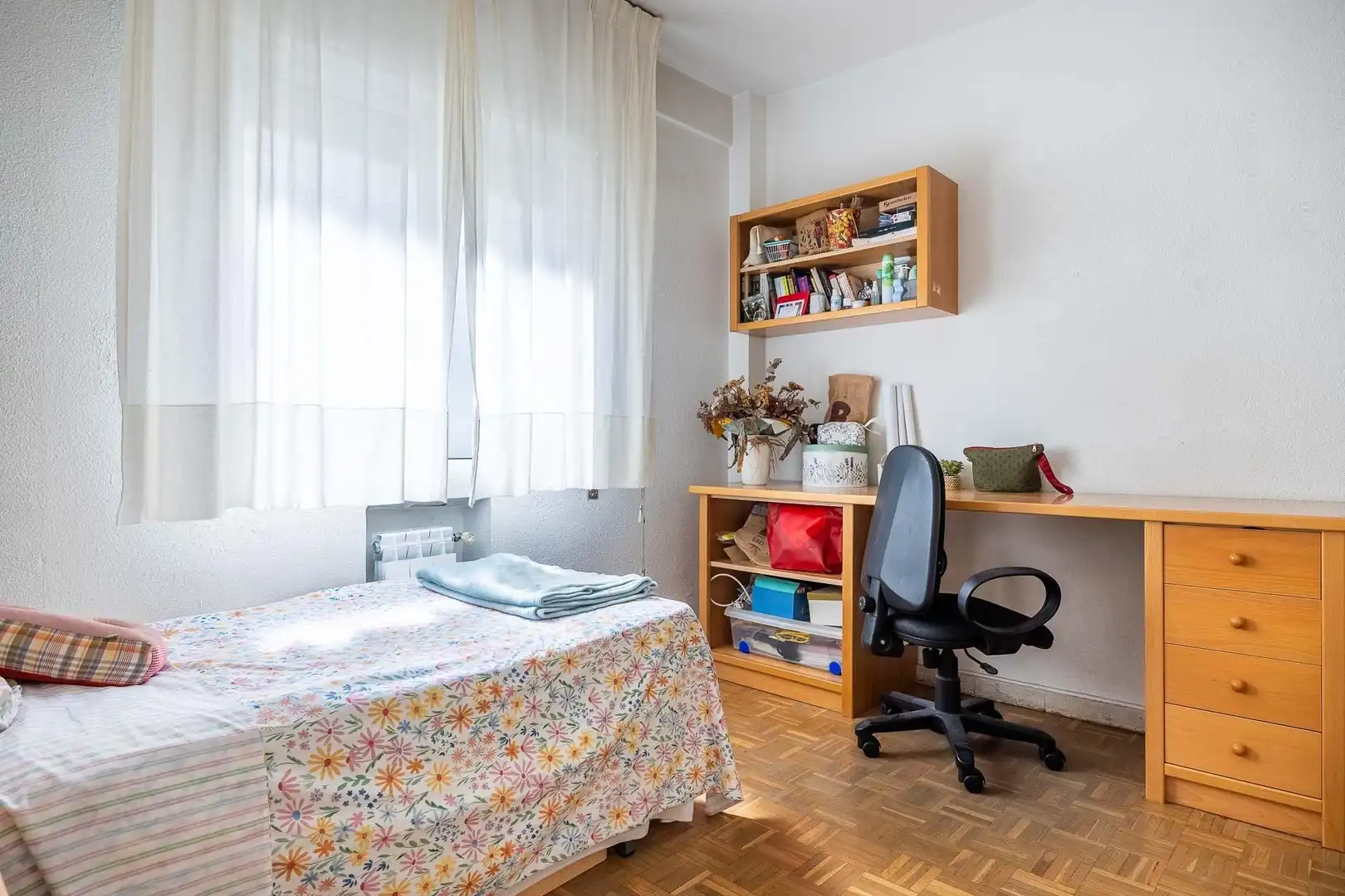 Bedroom of Flat for sale in Sevilla  with Air Conditioner, Terrace and Storage room