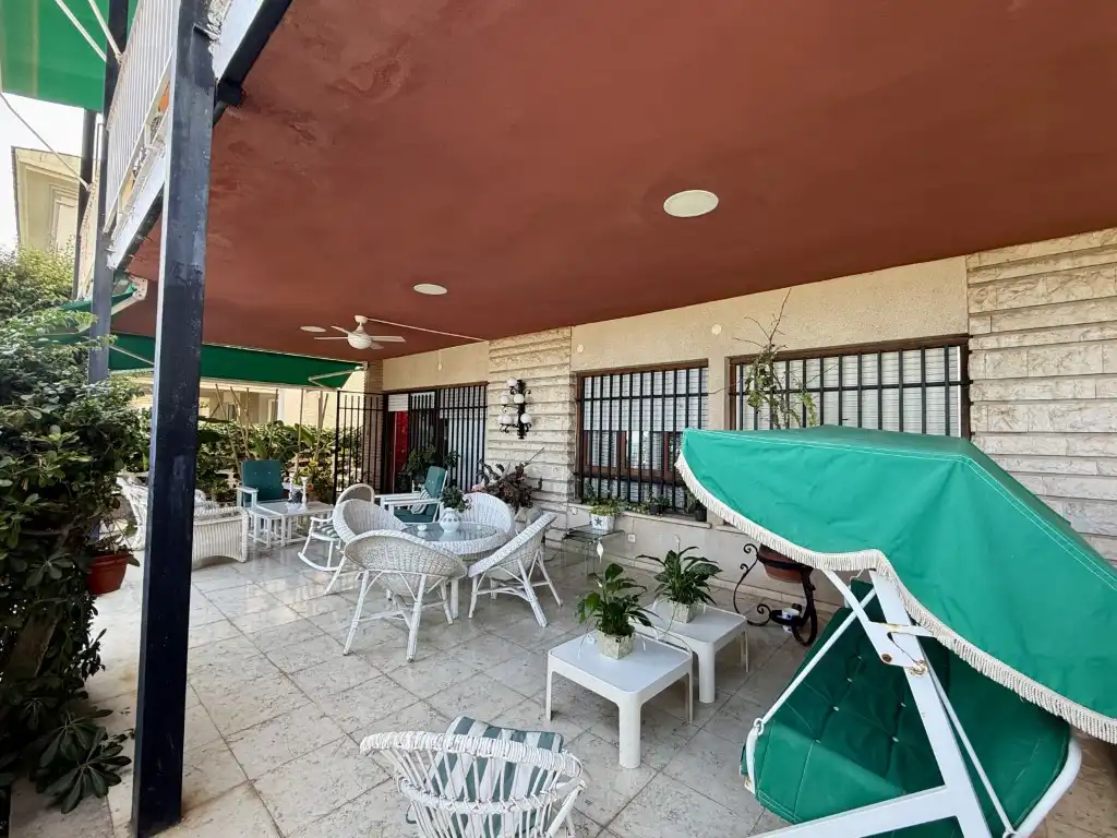 Erdgeschoss zur Miete in Calle Bernat Artola, Torreón - La Almadraba