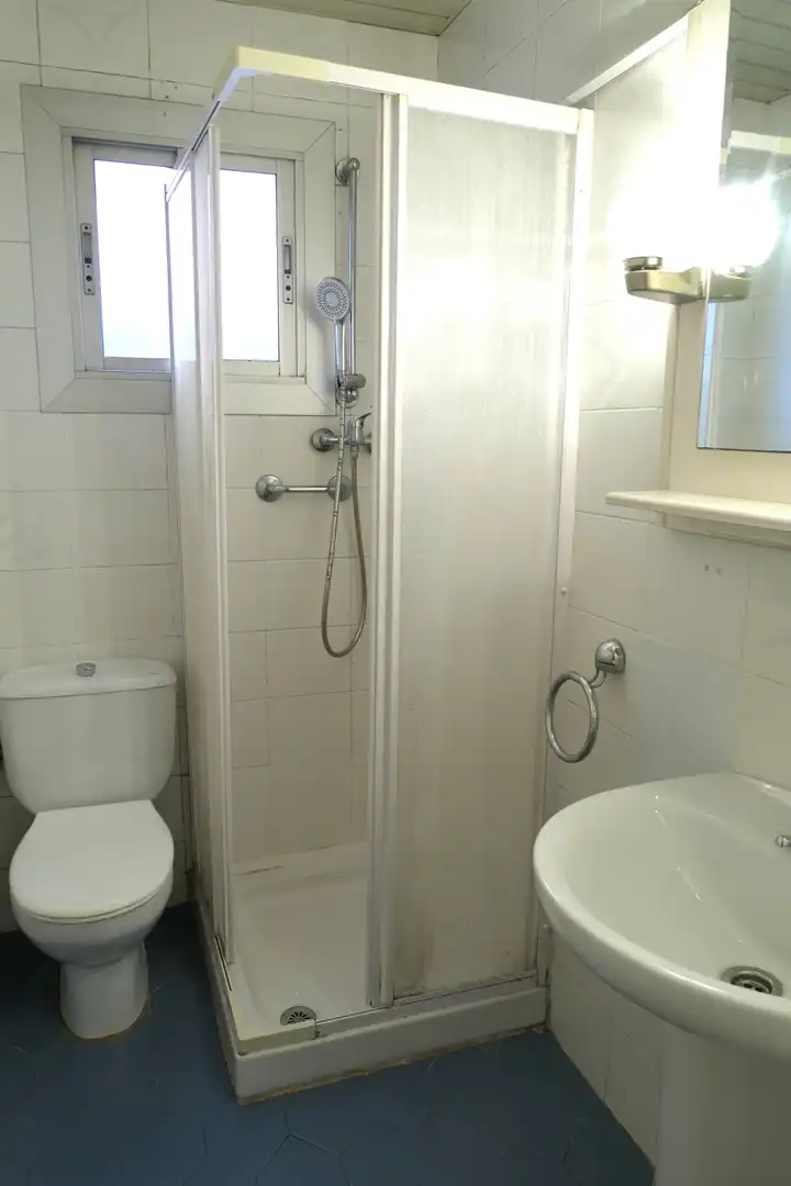 Bany de Casa o xalet en venda en Barcelona amb Terrassa i Traster