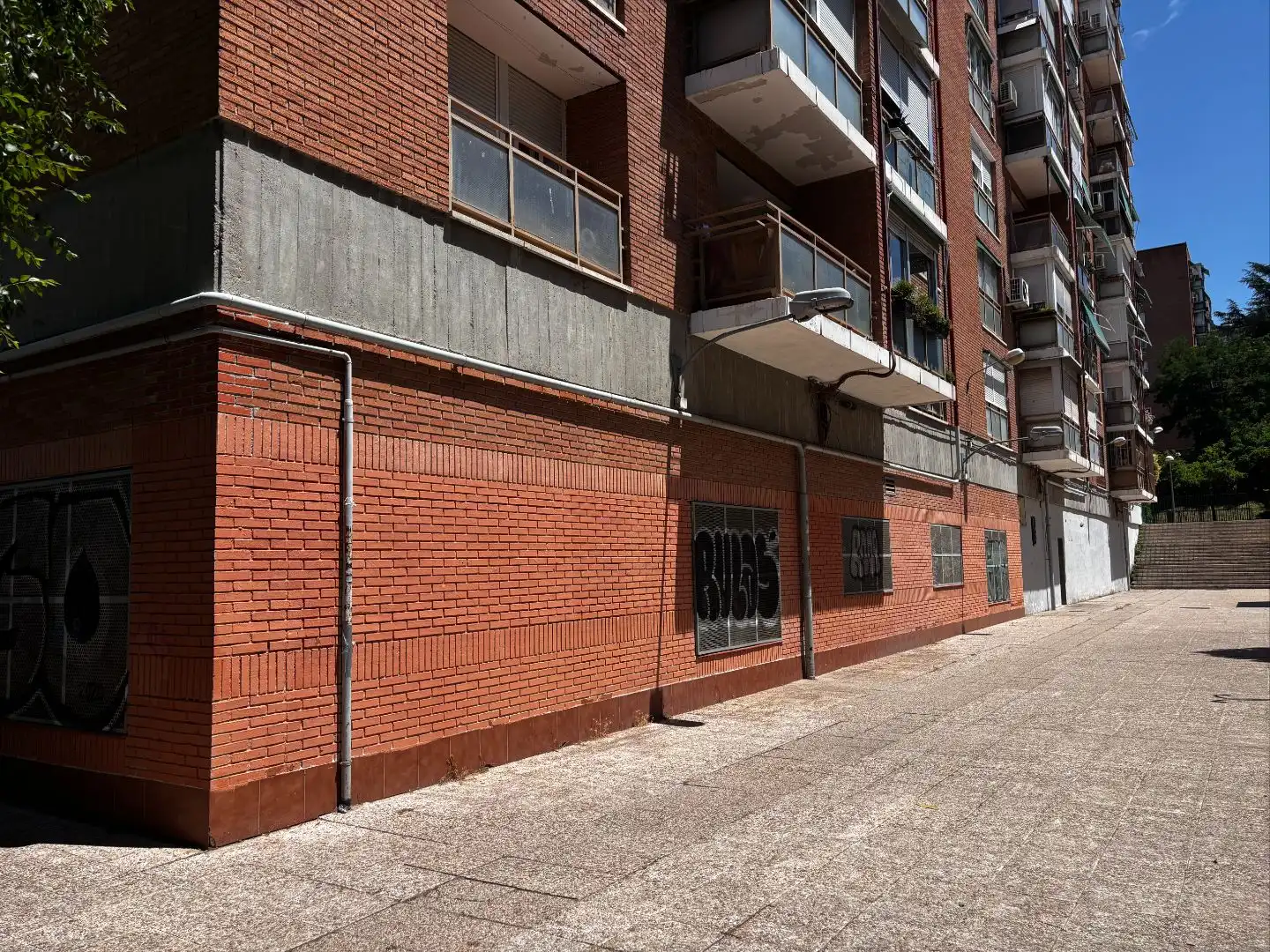 Vista exterior de Local en venda en Madrid