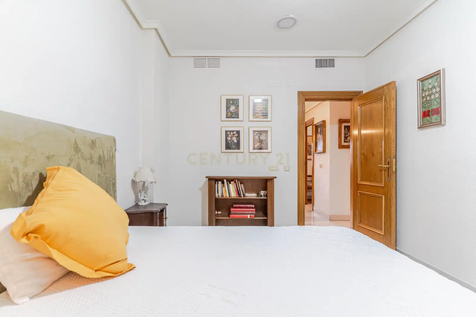 Habitación de Dúplex en venta en Granada con Aire acondicionado, Jardín privado y Trastero