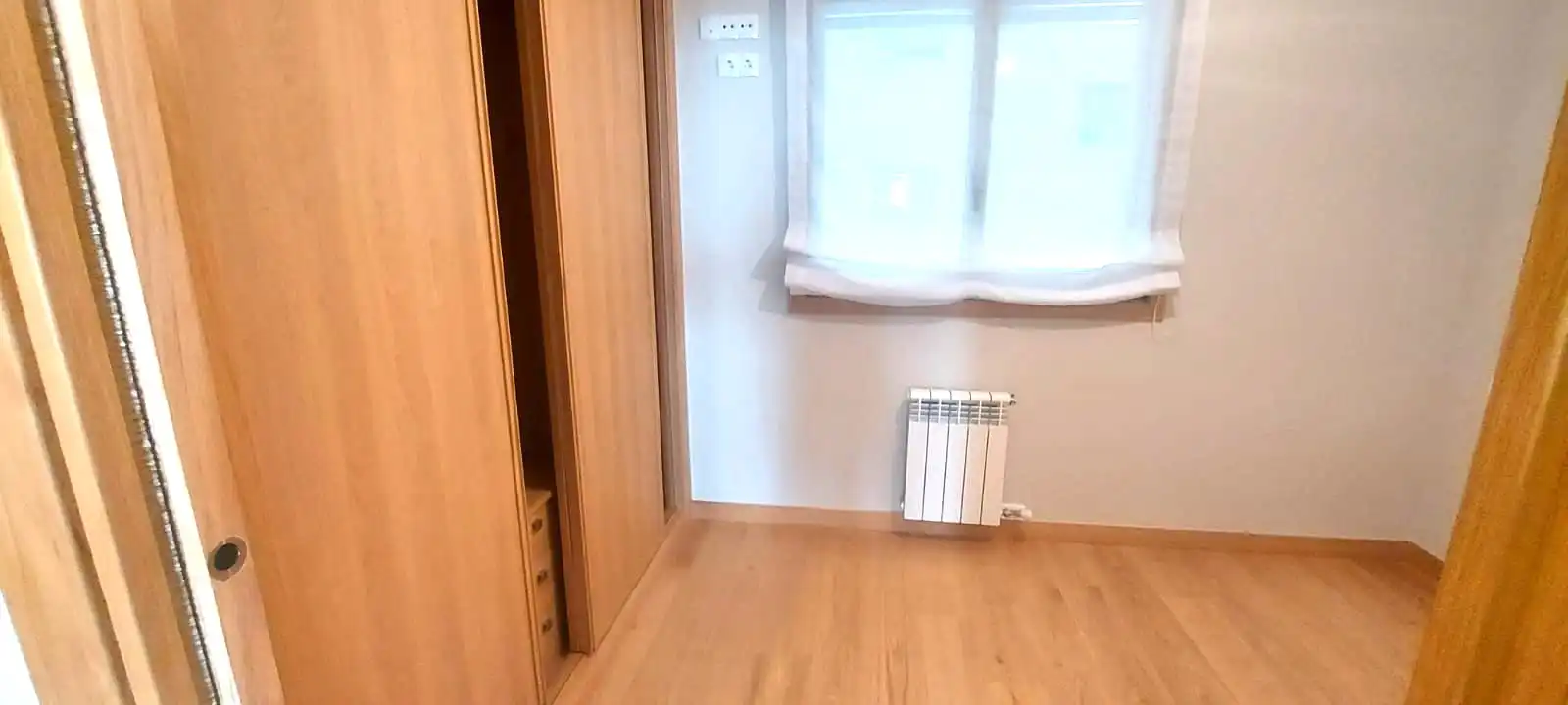 Habitación de Piso de alquiler en Vigo  con Calefacción, Parquet y Trastero