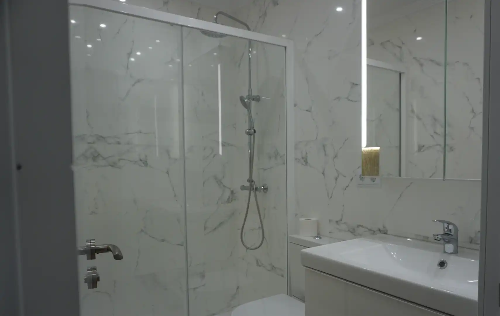 Bany de Apartament de lloguer en Madrid amb Calefacció i Moblat