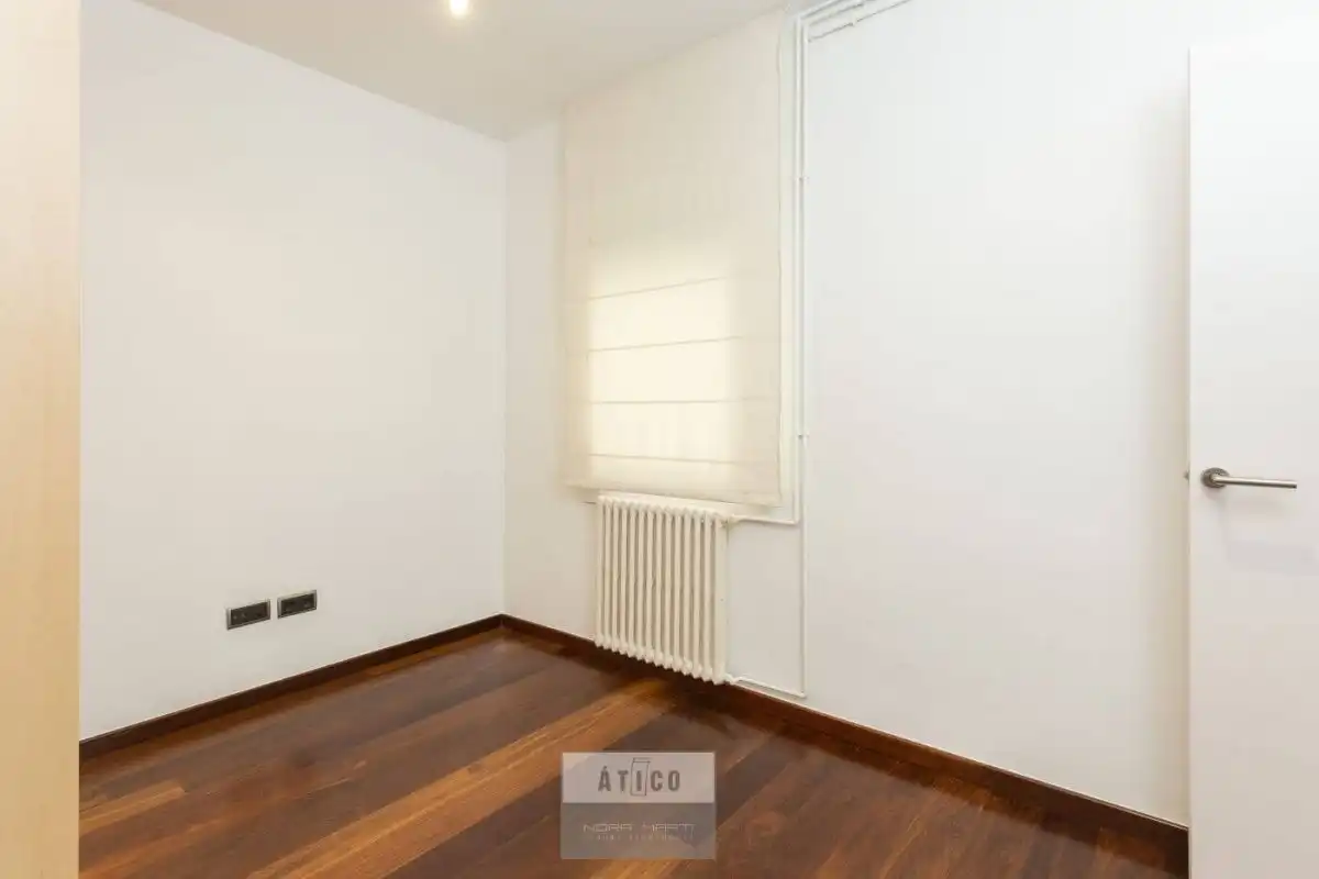 Bedroom of Flat for rent in Barcelona  with Air Conditioner, Heating and Parquet flooring