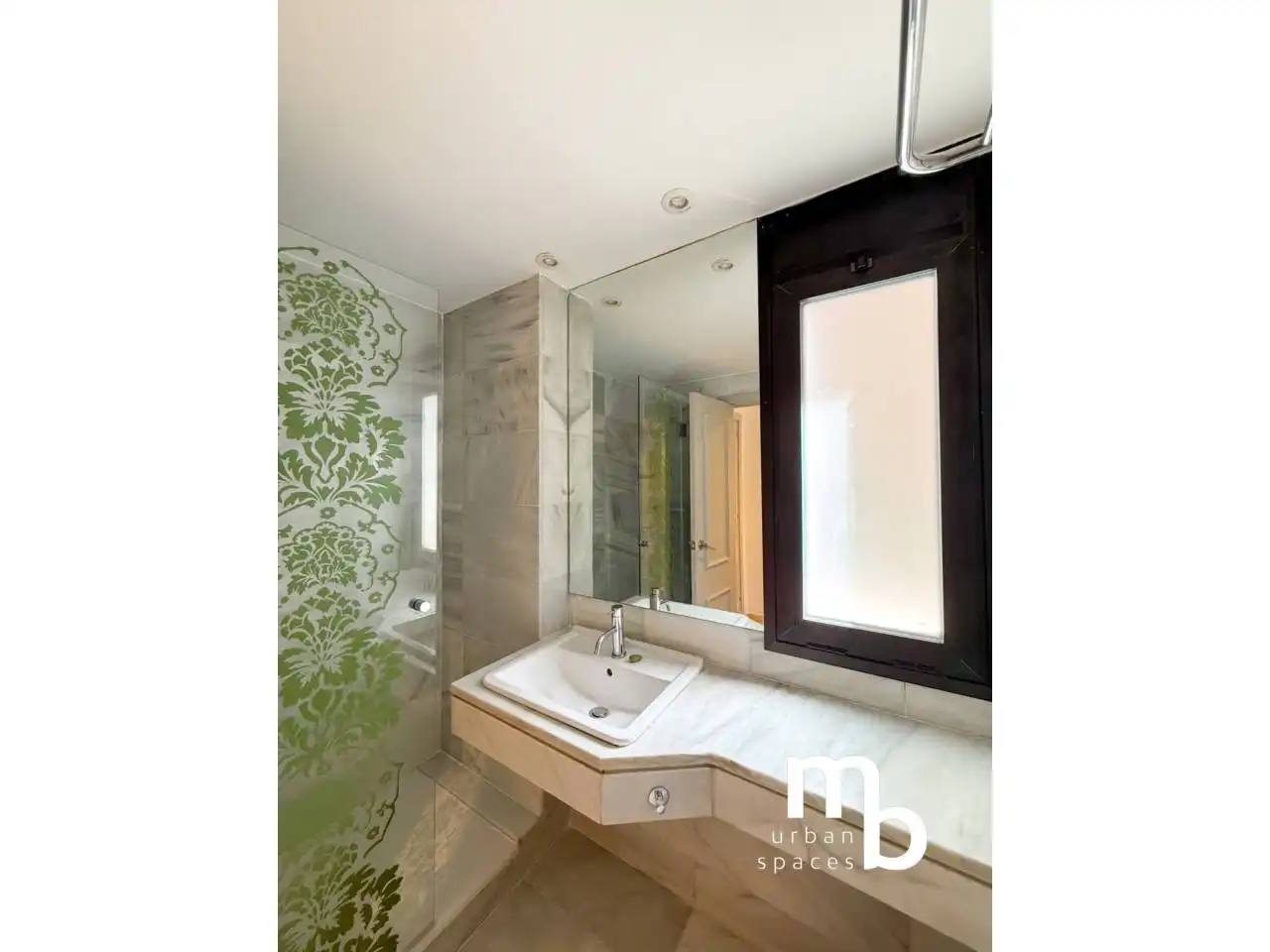 Badezimmer von Wohnung zur Miete in Madrid mit Klimaanlage und Möbliert