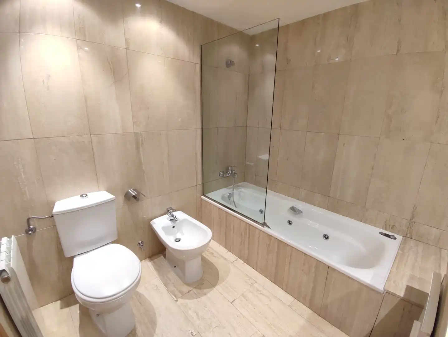 Badezimmer von Maisonette zur Miete in Girona mit Klimaanlage, Heizung und Terrasse