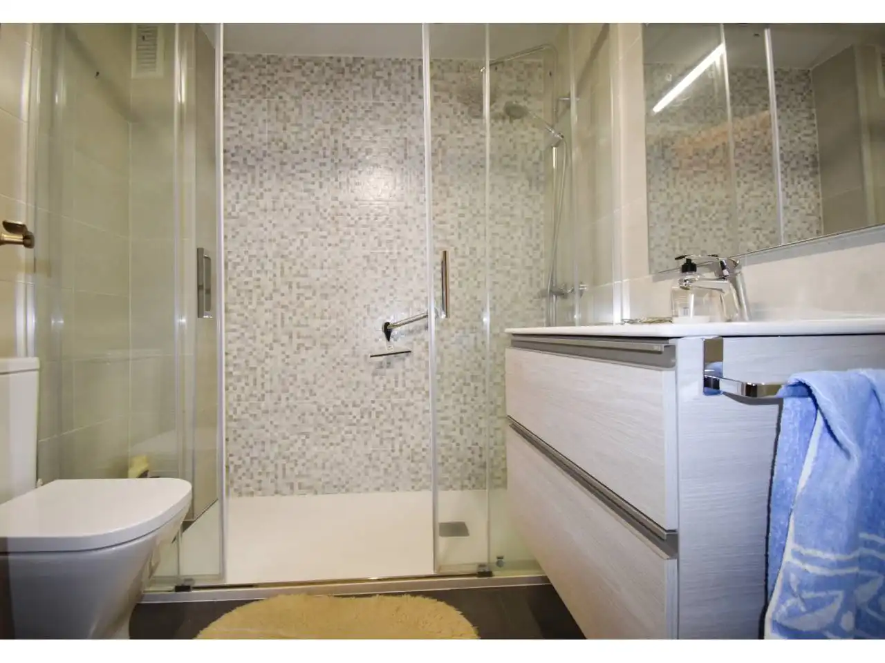 Baño de Piso en venta en León Capital  con Calefacción, Parquet y Terraza