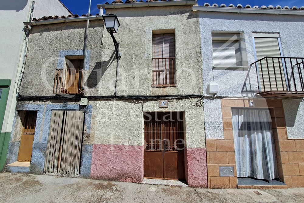 Vista exterior de Casa adosada en venda en Torre de Santa María