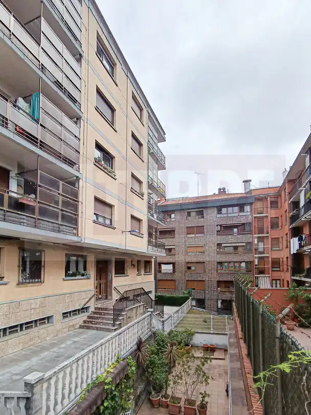 Vista exterior de Piso en venta en Errenteria con Calefacción y Balcón