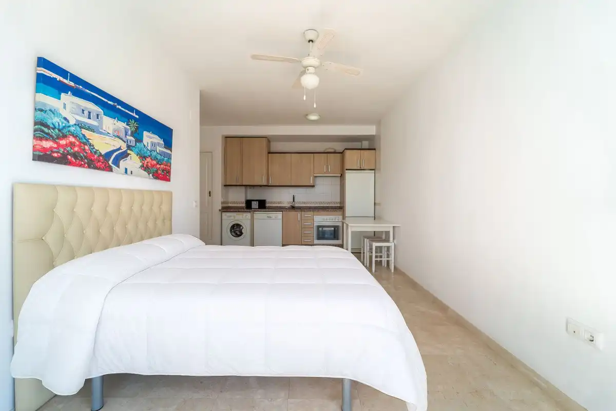 Schlafzimmer von Wohnung zum Verkauf in Benalmádena mit Klimaanlage und Gemeinschaftspool