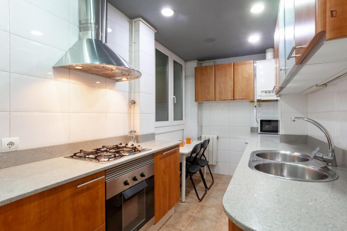 Cocina de Apartamento de alquiler en  Barcelona Capital con Aire acondicionado, Calefacción y Amueblado