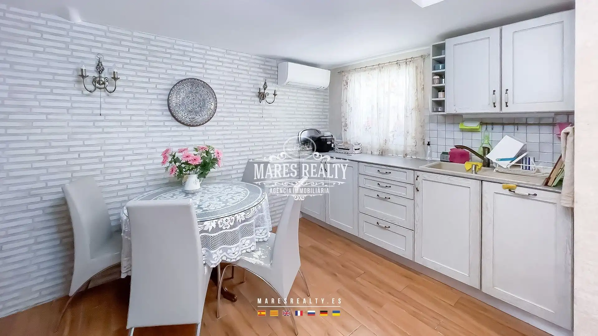 Küche von Haus oder Chalet zum Verkauf in Lloret de Mar mit Klimaanlage, Heizung und Privatgarten