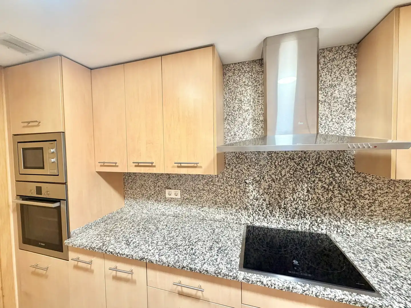 Cocina de Piso en venta en Figueres con Calefacción, Terraza y Horno