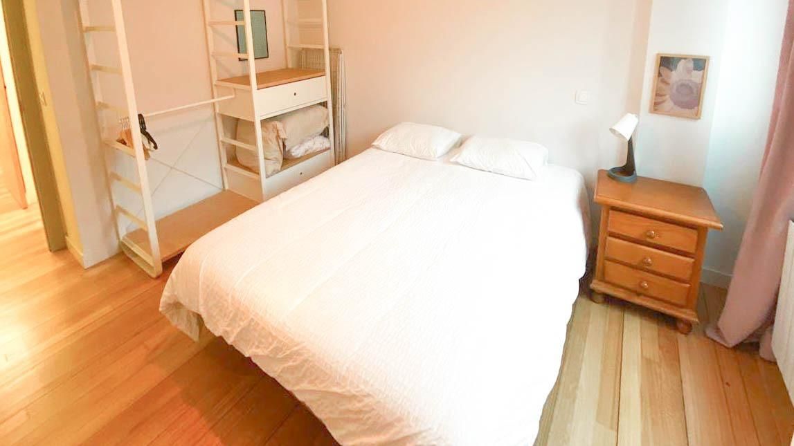 Dormitori de Pis de lloguer en Santander amb Calefacció i Moblat