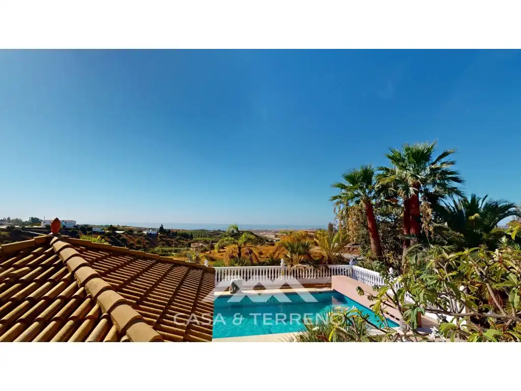 Vista exterior de Casa o chalet en venta en Vélez-Málaga con Jardín privado, Terraza y Piscina