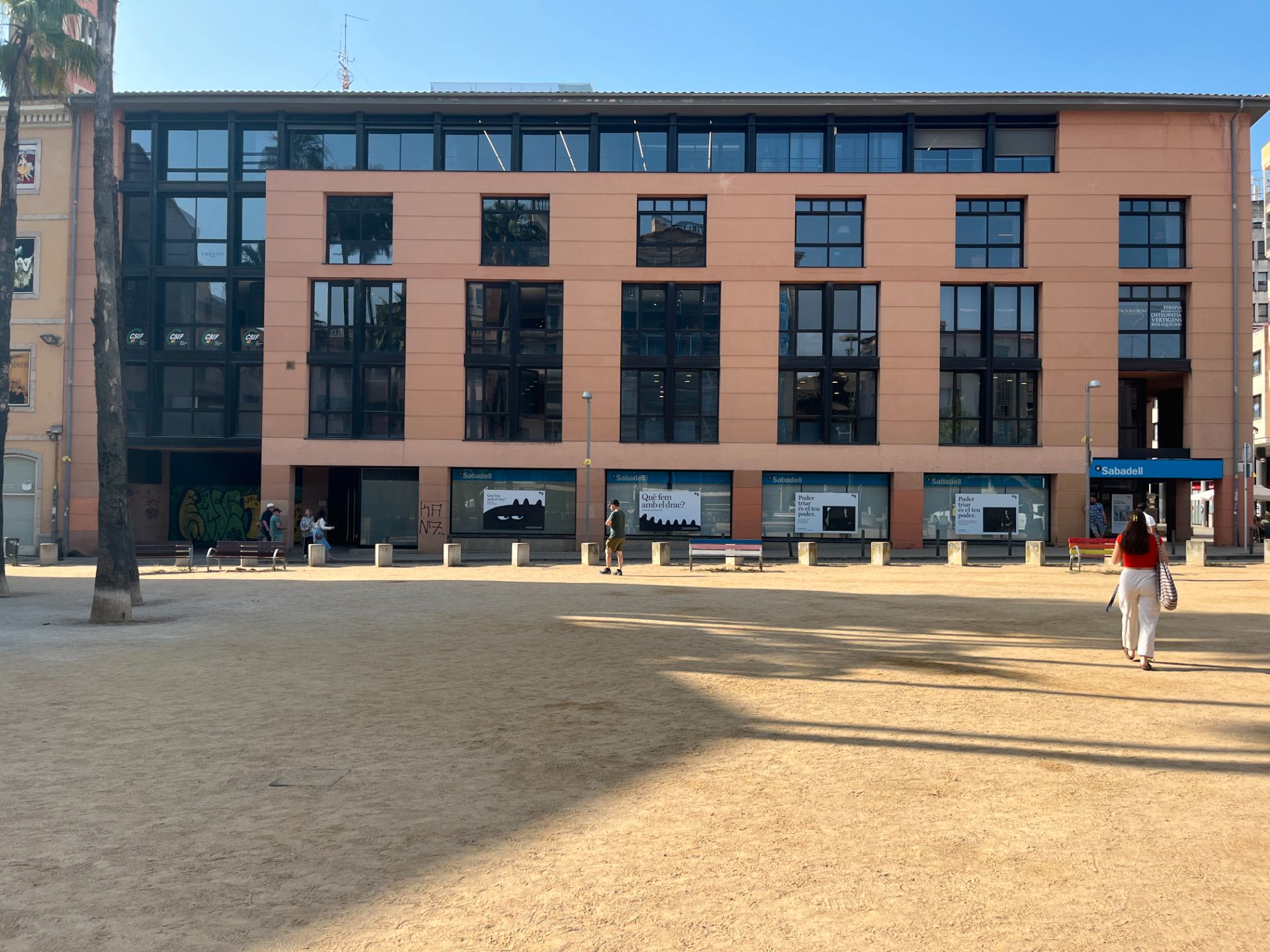 Außenansicht von Büro miete in Girona Capital mit Klimaanlage und Heizung