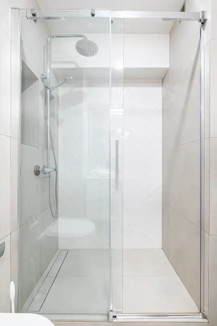 Baño de Apartamento de alquiler en Torrevieja con Aire acondicionado, Calefacción y Terraza
