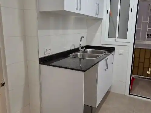 Küche von Wohnung zur Miete in  Barcelona Capital mit Terrasse und Balkon