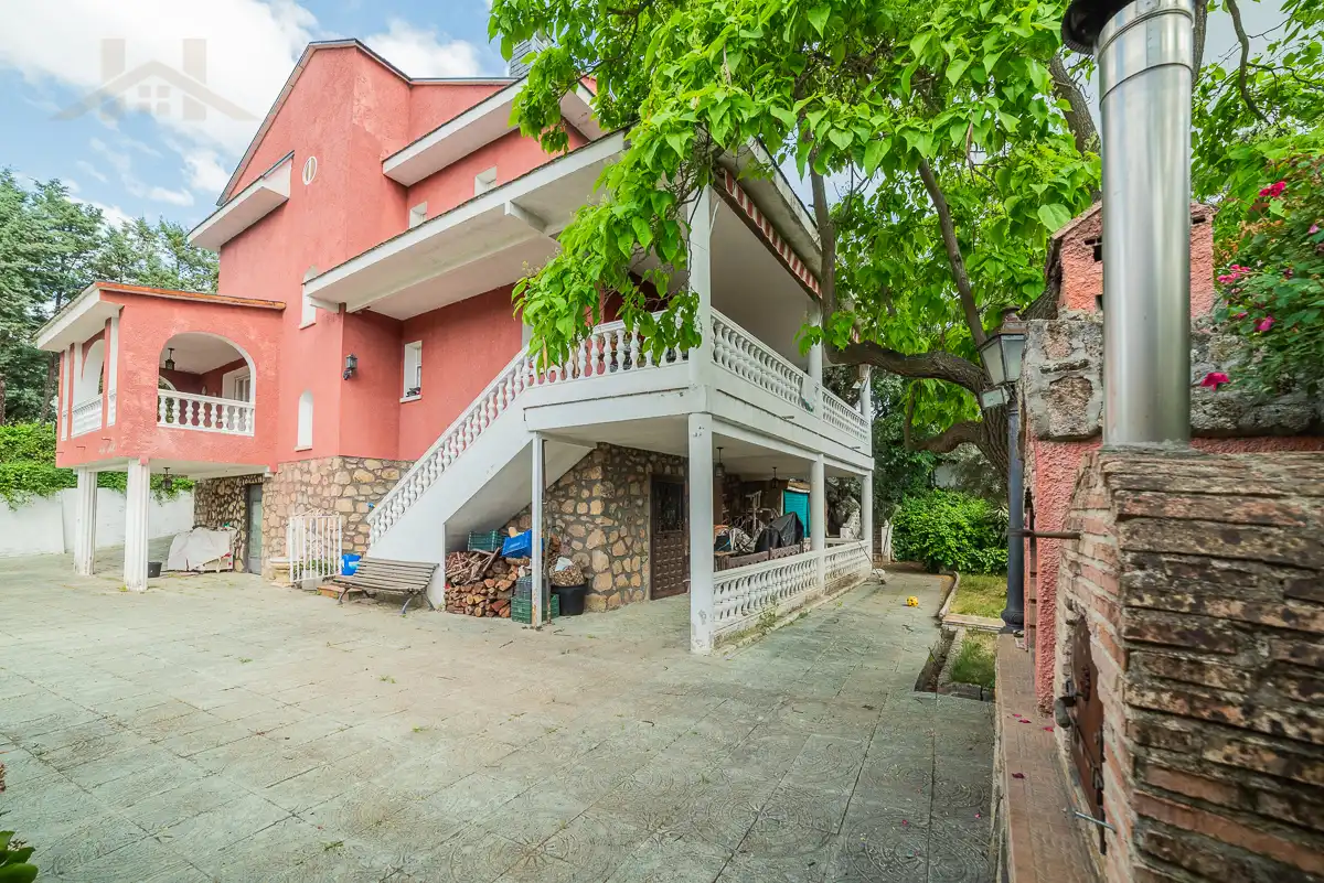Exterior view of Houses for sale in Arroyomolinos (Madrid)  with Air Conditioner, Heating and Private garden